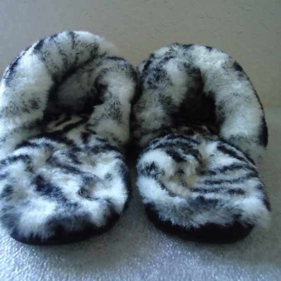 EMU Australia x Free People Mayberry Animal Black + White Zebra Size W10/M9 - Picture 7 of 9